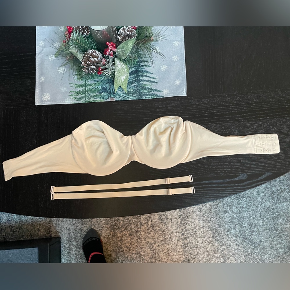 38 DD Skims Strappless Bra (with straps)